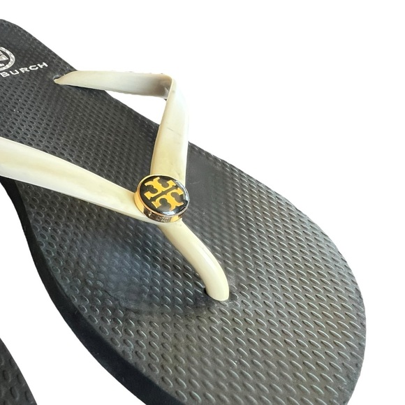 Tory Burch 7 Sandals Flip Flop Neutral Beachy Summer Resort Vacation - Picture 3 of 8